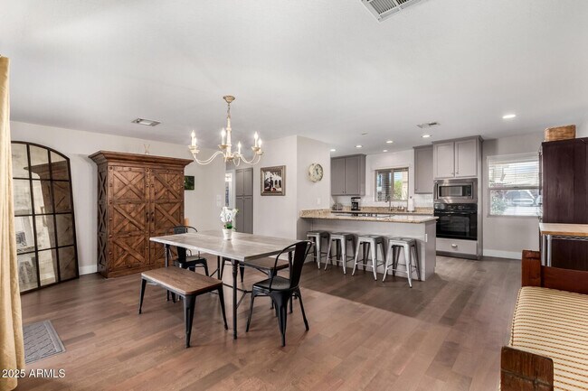 Building Photo - 6839 E Earll Dr