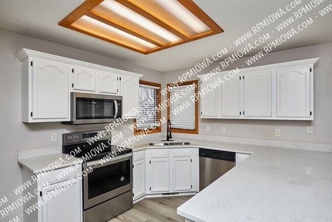 Building Photo - 1913 NW Pleasant St