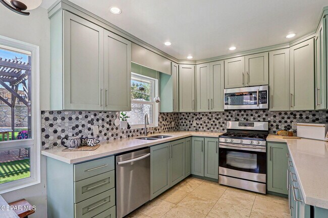 Building Photo - 904 Turney Dr