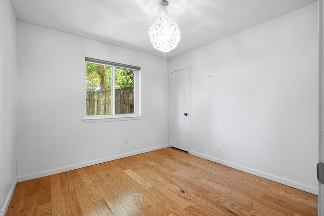 Building Photo - 214 Glen Haven Ct