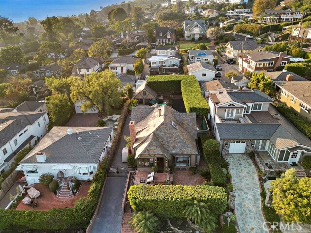 Building Photo - 486 Holly St