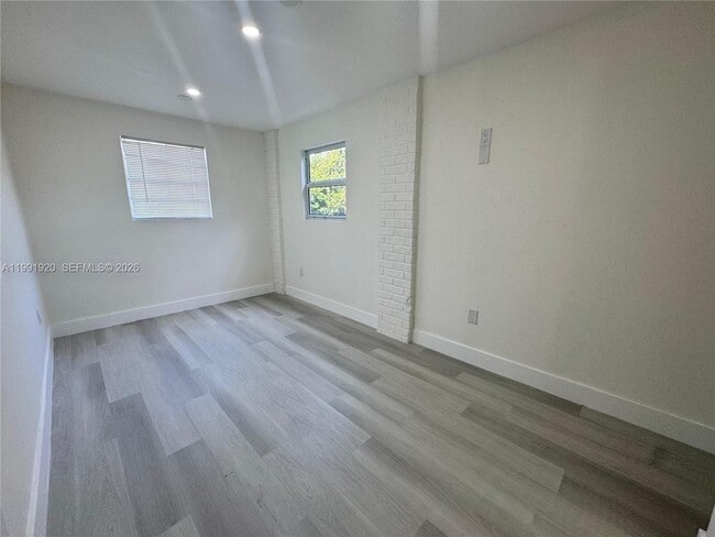 Building Photo - 10521 NW 35th Ct