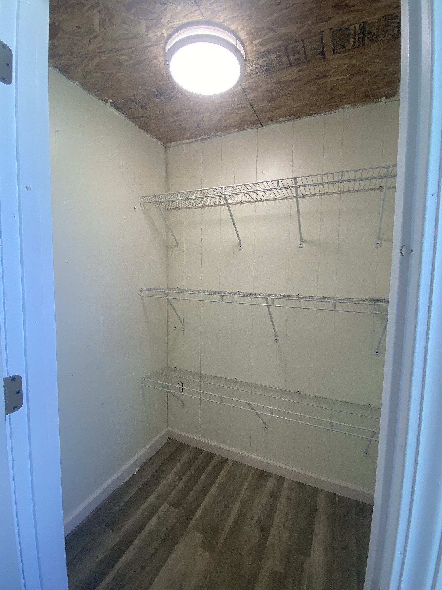 Walk-in Pantry Closet - 501 N State Line St