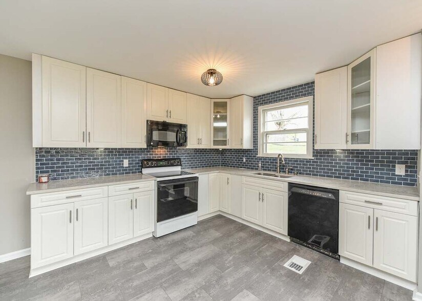 Building Photo - 146 Cranwill Dr
