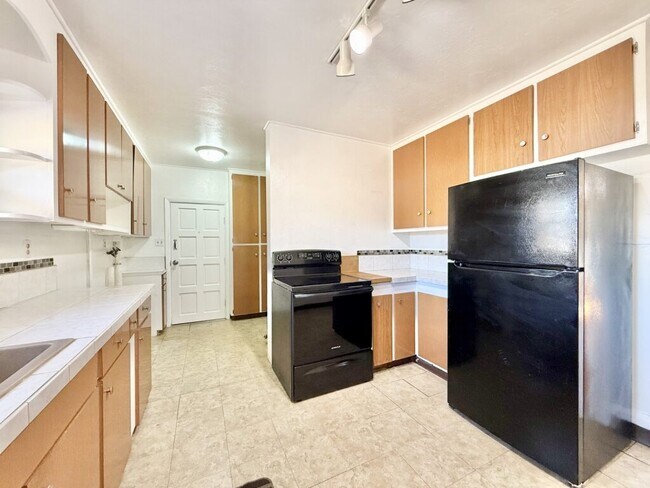 Building Photo - 1013 23rd St W