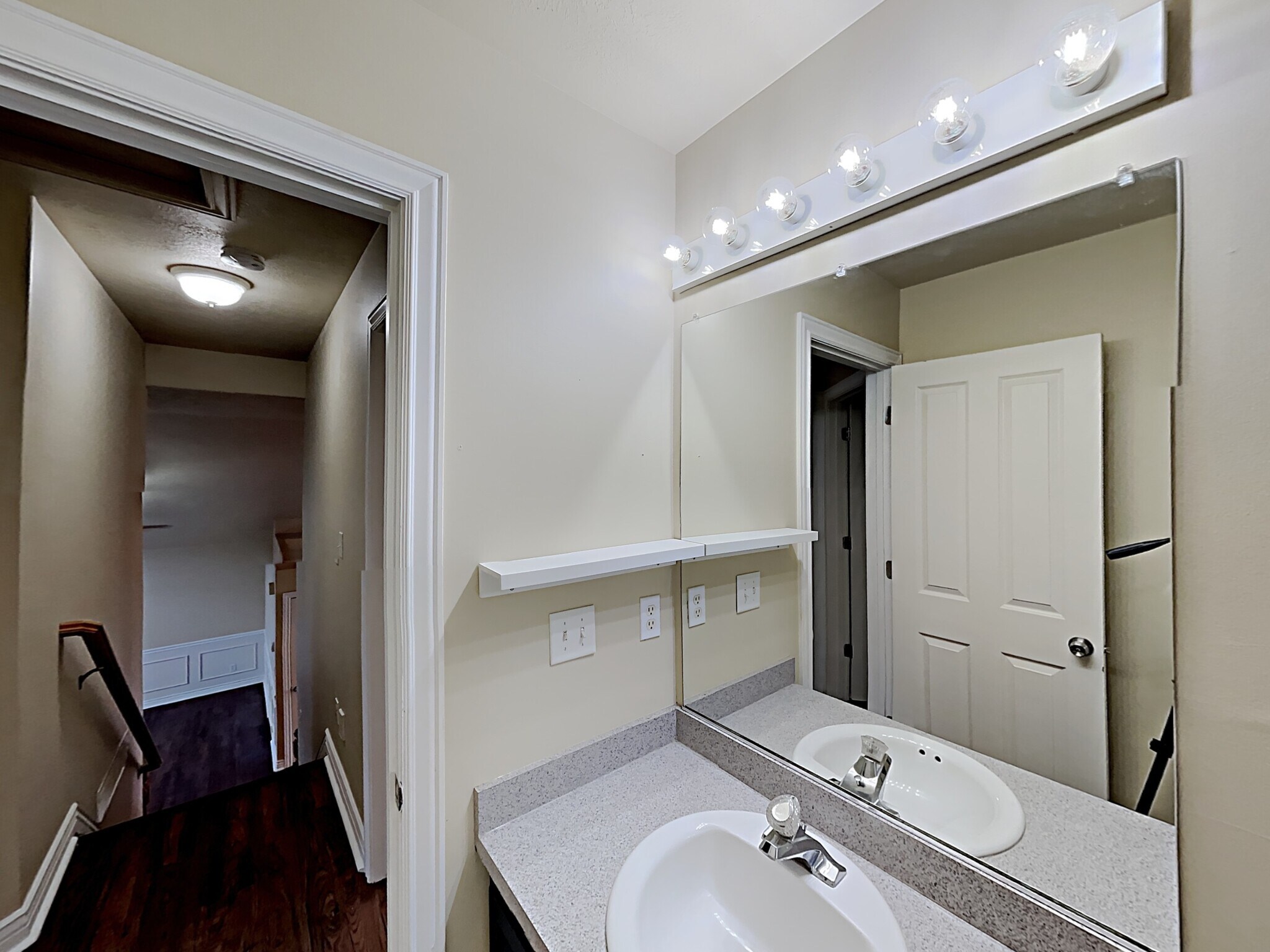 Building Photo - 3721 Lake Vista Dr