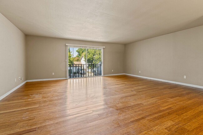 Building Photo - 308 Del Prado Ct