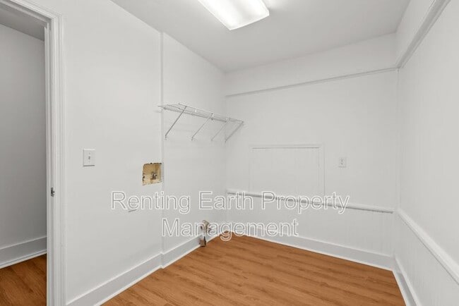 Building Photo - 609 34th St S