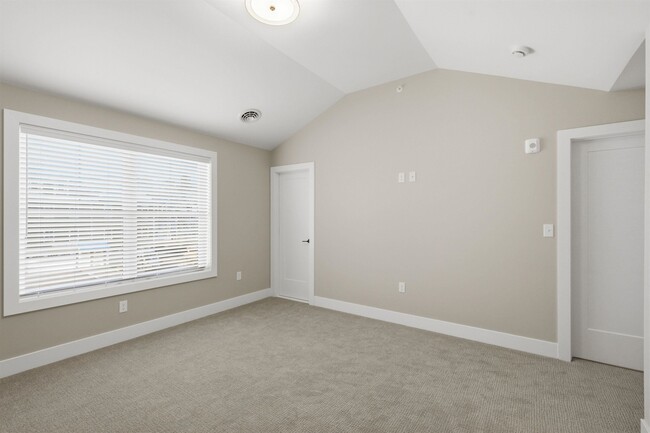 Building Photo - 7 Elise Ave