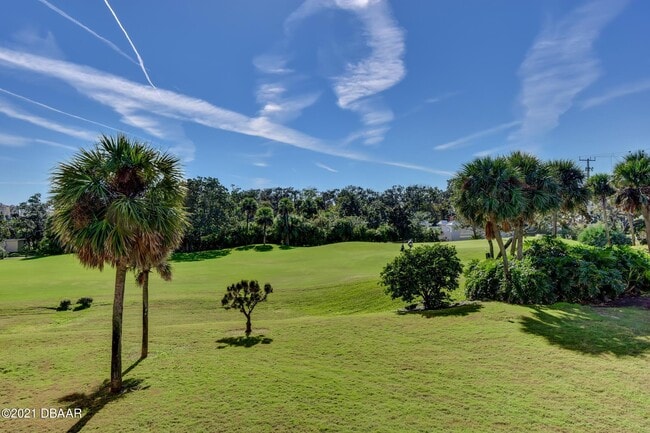 Building Photo - 1 Oceans W Blvd