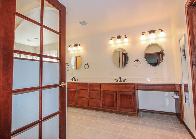 Building Photo - 3 Bedroom Home on 2.5 acres in Chino Valley