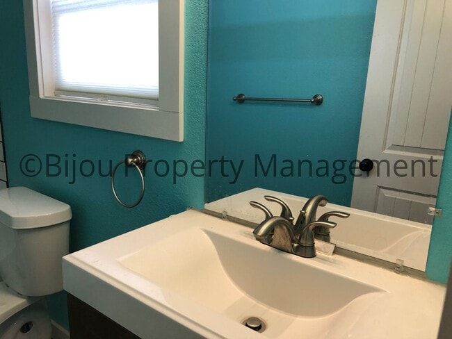 Building Photo - Lovely Three Bedroom Home