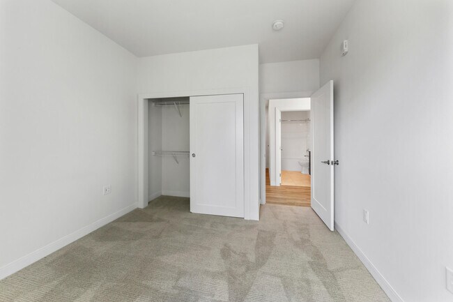 Building Photo - 5945 6th Ave