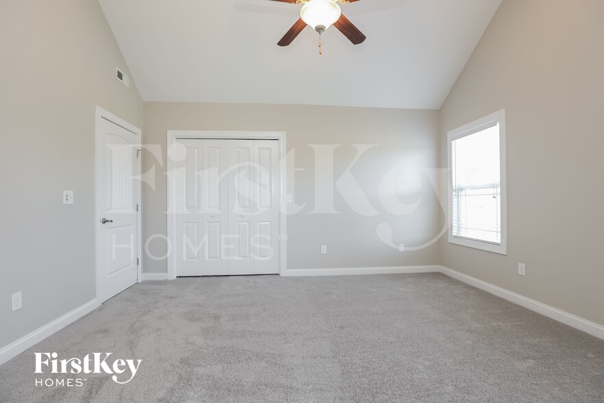 Building Photo - 669 Richards Dr