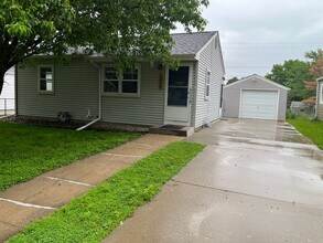 Building Photo - 2 Bed/1 Bath Rental Home!