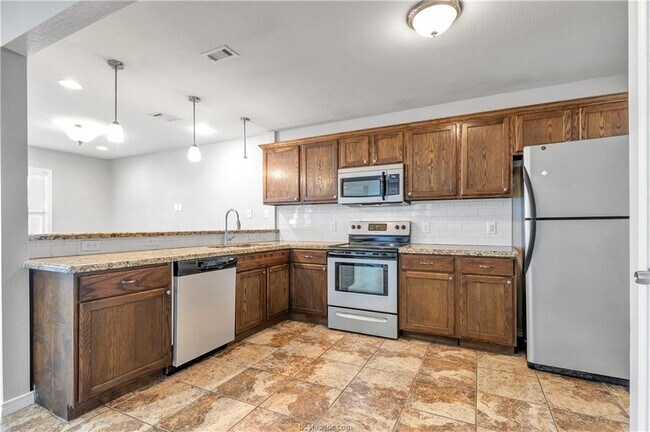 Building Photo - 108 Gilchrist Ave