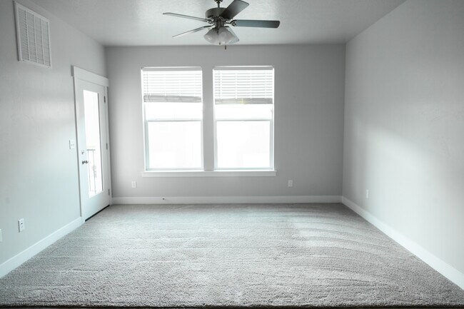 Building Photo - 552 N 360 W
