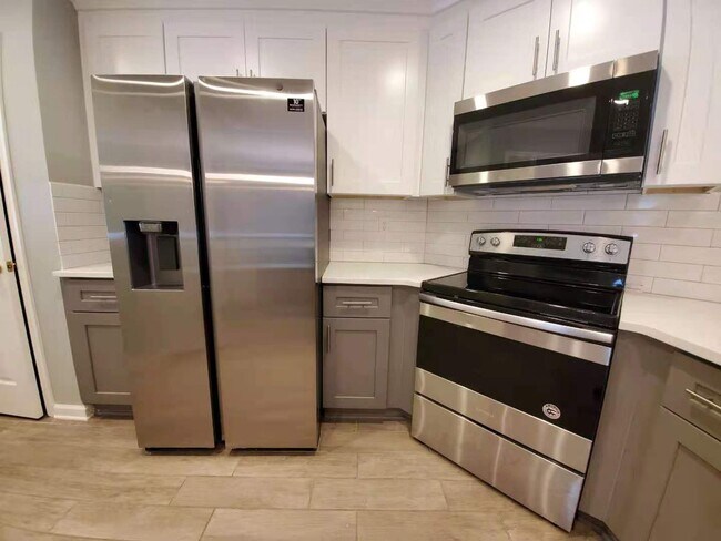 Building Photo - 2880 Highpoint Rd