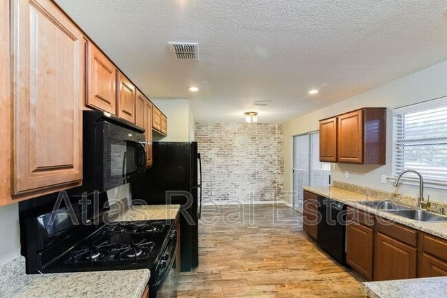 Building Photo - 261 Perch Manor