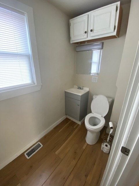 Building Photo - Spacious 2BR in Auburn with Off-Street Parking | $1,850 | April 1