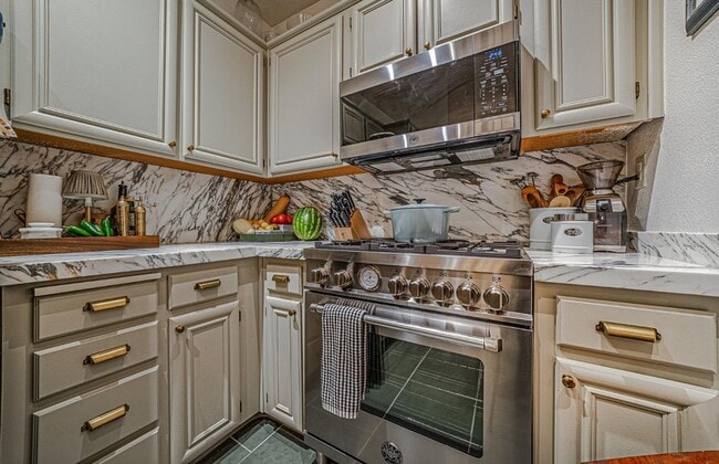 Building Photo - 1059 Esparanza Way