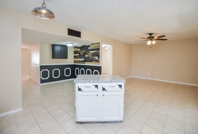 Building Photo - 17323 Glenpatti Dr
