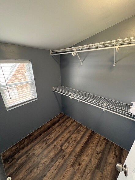 Building Photo - 269 W Waterloo St