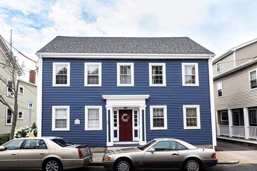 Primary Photo - 18 Burnside St