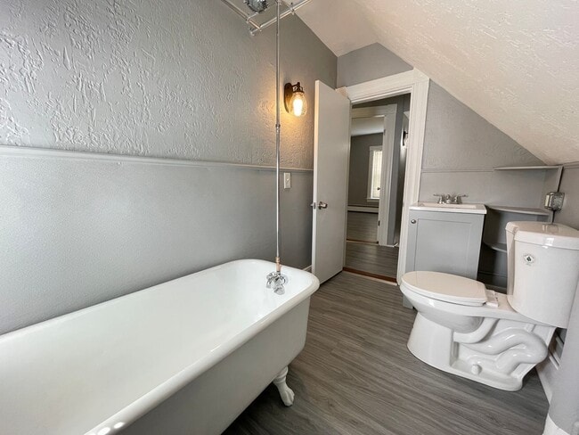 Building Photo - 114 S Jewett St