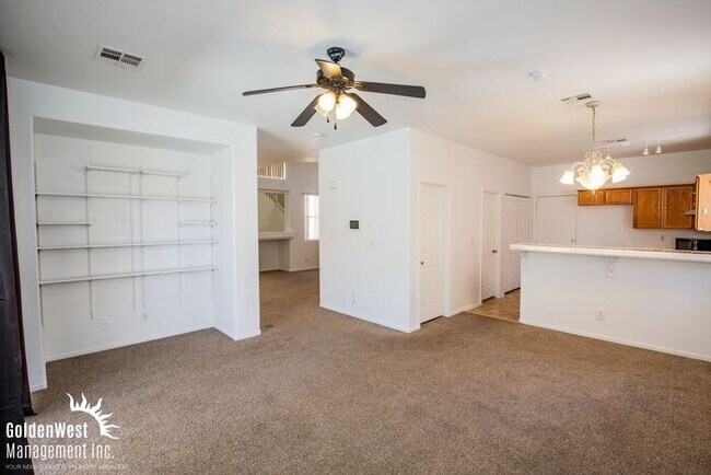 Building Photo - Bright & Spacious 3Bdm 2.5Ba Home with Private Backyard in Las Vegas