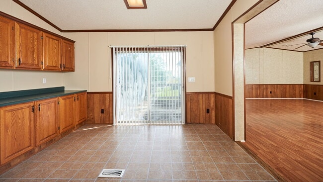 Building Photo - For Rent: Large 3BR, 2BA (Please do not ap...