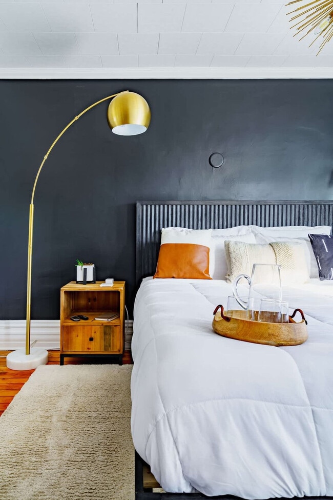 Building Photo - 254 W Poplar Ave