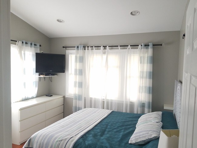 Building Photo - 220 Avenue A