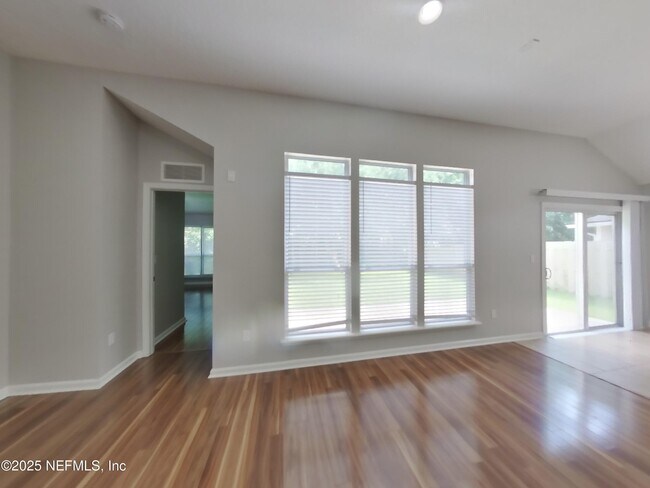 Building Photo - 495 Apple Creek Dr