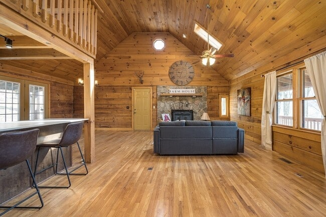 Building Photo - 1762 Burke Hollow Rd