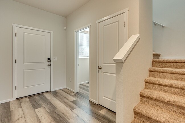 Building Photo - Beautiful Three Bedroom in Taverner Ridge!