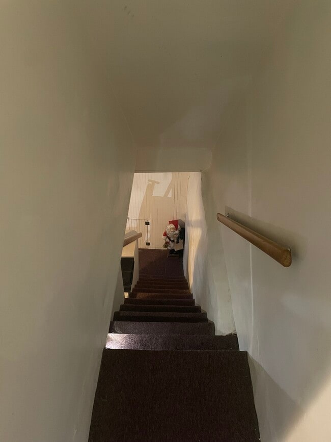 Building Photo - 108 Hasbrook Ave