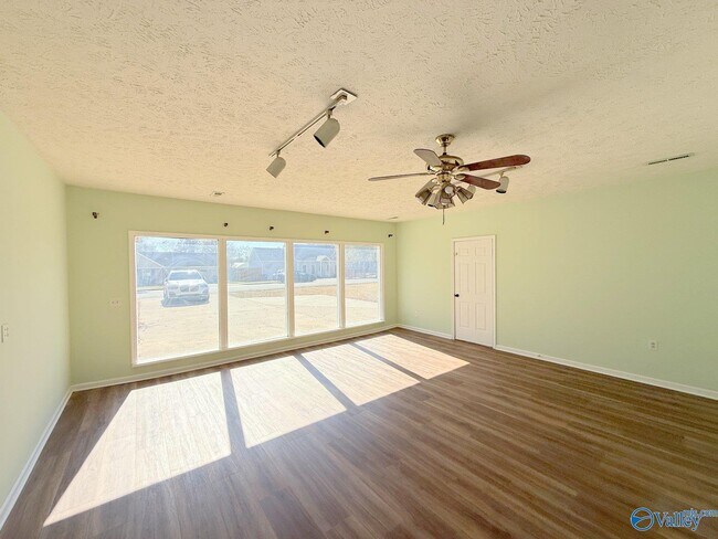 Building Photo - 158 Lewis Ln