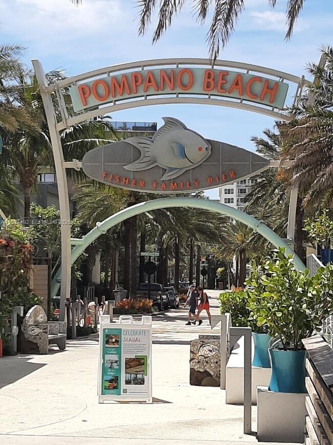 Building Photo - 371 SE 3rd St