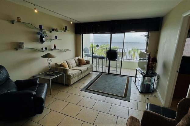 Building Photo - 1500 Park Beach Cir