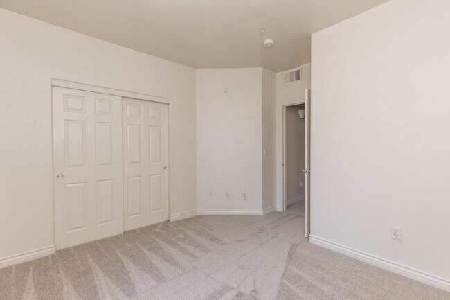 Building Photo - Beautiful 2-Bedroom, 2-Bath Condo in Gated...