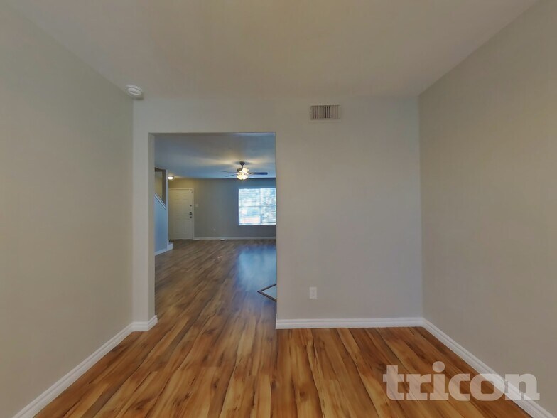 Building Photo - 1910 Flycaster Dr