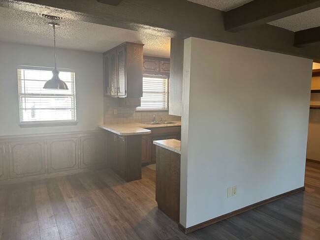 Building Photo - 1352 Meadow Ln