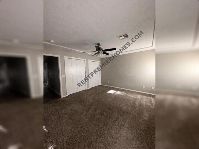 Building Photo - 2632 SW 90th Pl