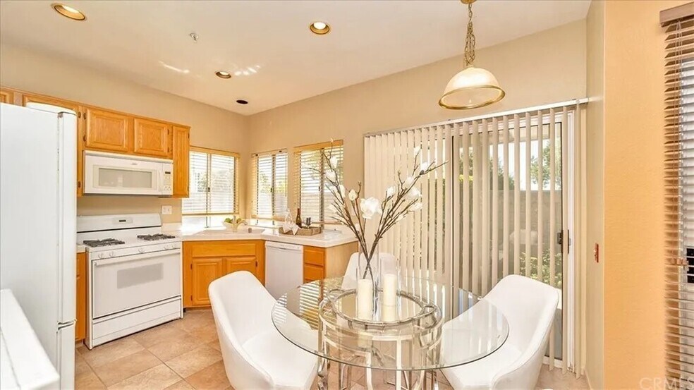 Building Photo - 28925 Cll Rivera