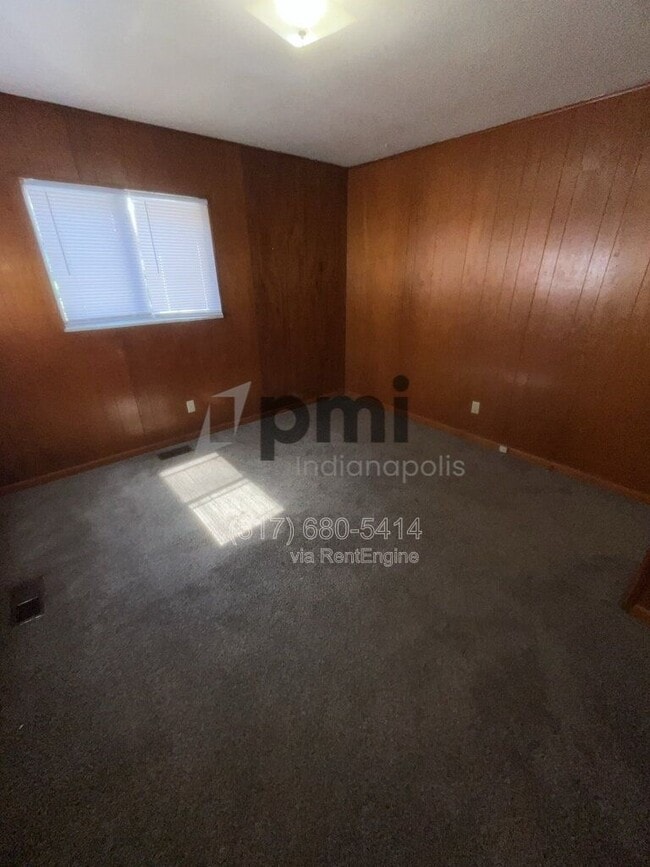 Building Photo - 116 E 19th St