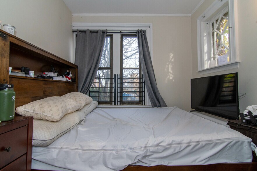 Building Photo - 462 Park Dr