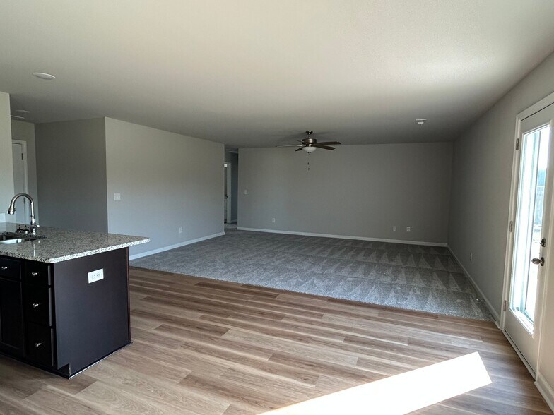 Building Photo - 262 Swinson Dr