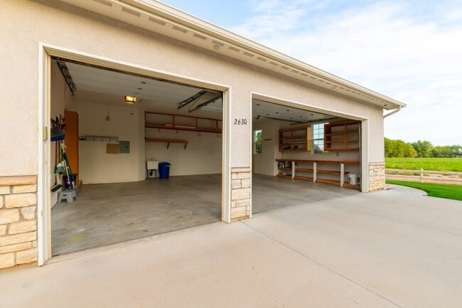 Building Photo - 2630 New Orchard Ct