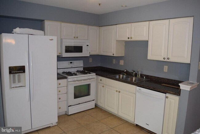 Building Photo - 9333 Maxwell Ct